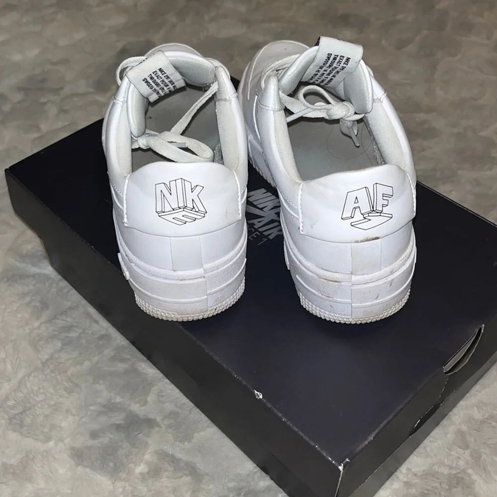 Nike shoes - Picture 3 of 3